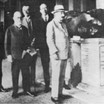 Visita de Albert Einstein ao meteorito em ocasião de sua visita ao Brasil em 1925